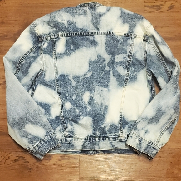Unveil Bleach Washed Jean Jacket - Picture 4 of 16